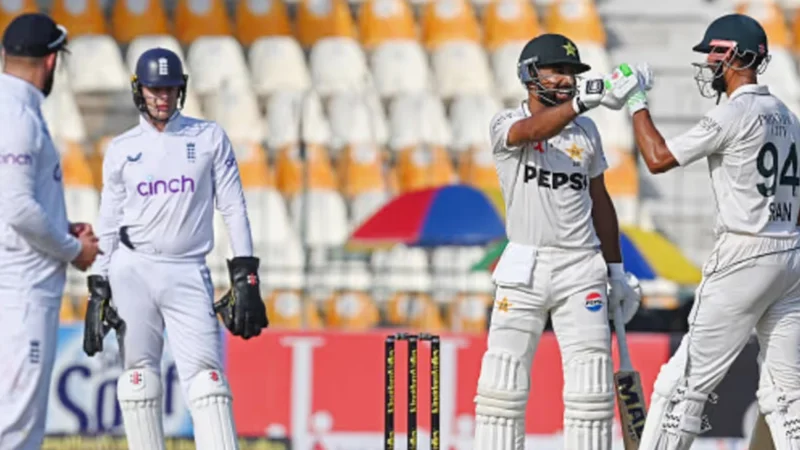 Pakistan ends day 1st at 328/4 in first Test against England