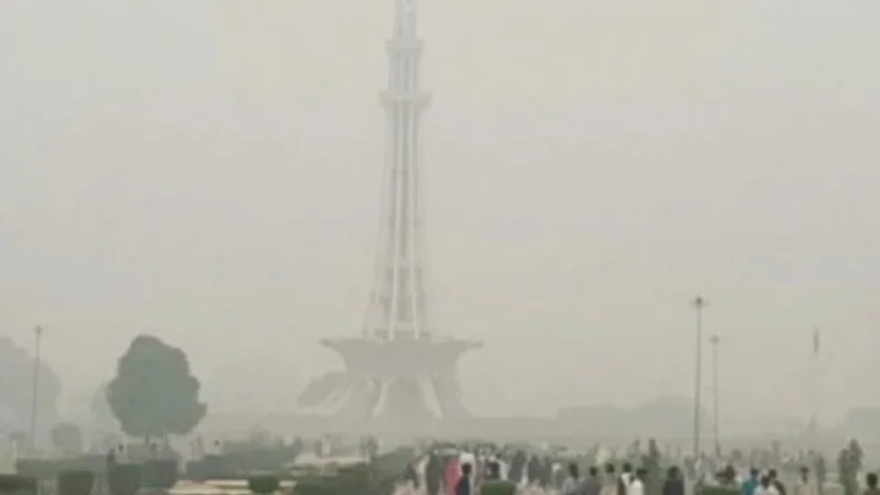 Lahore tops global pollution ranking with 427 AQI