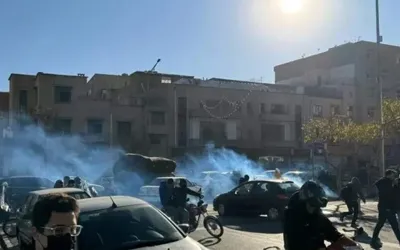 Australia tells citizens to leave Iran over violent protests