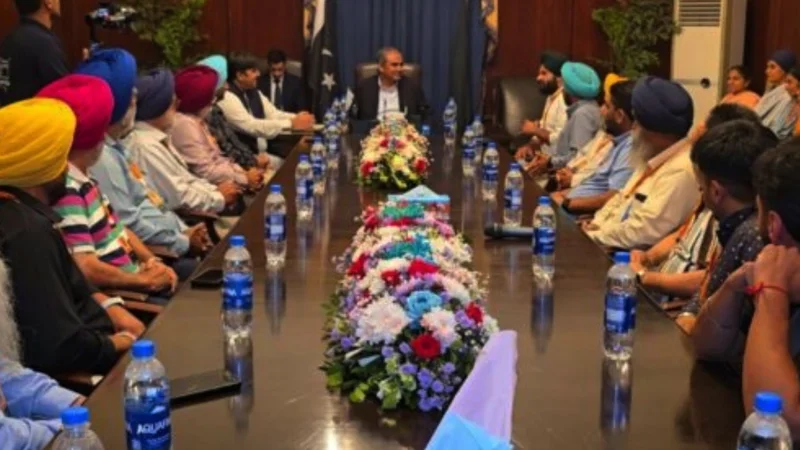 Naqvi accords stately welcome to Sikhs pilgrims