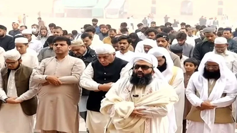 Salat-e-Istisqa offered across country