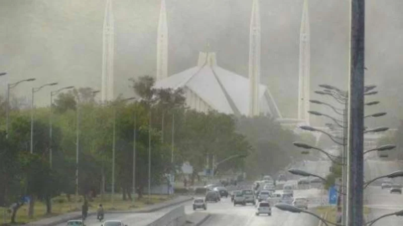 Dry November expected in Islamabad, health hazards from smog