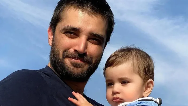 Hamza Ali Abbasi reveals how obsessed he is with his kid