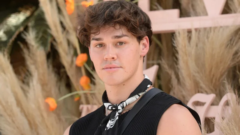 Noah Beck takes on scripted roles after viral fame: 'I’m ready for the challenge’