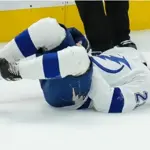 Brayden Point leaves Lightning-Flyers game with injury