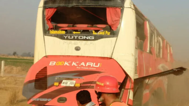 Fatal bus crash on Dera Ismail Khan Motorway leaves 10 dead, 7 injured