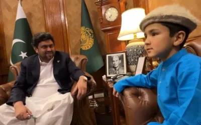 Famous vlogger Muhammad Shiraz meets with Governor of Sindh