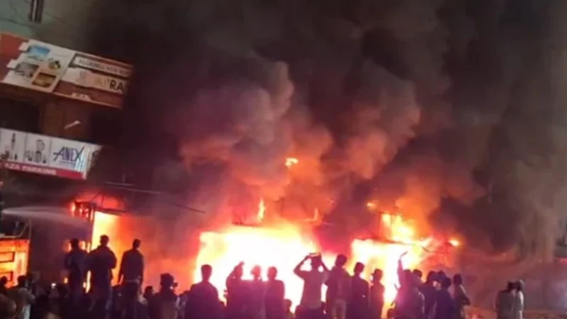 Fire at shopping plaza