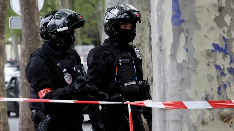 France: Two French prison officers died in inmate flight
