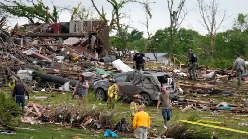 Deadly storms hit Iowa killed several people in Midwest