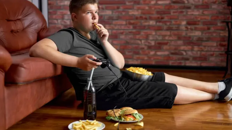 Late-night eating may raise risk of liver diseases
