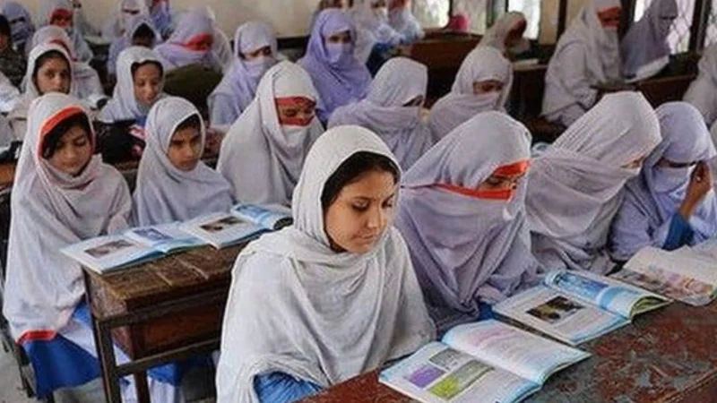 Governor Sindh announces to starts breakfast program for students