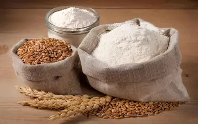Flour prices surge in Karachi as wheat costs spike, millers warn of crisis
