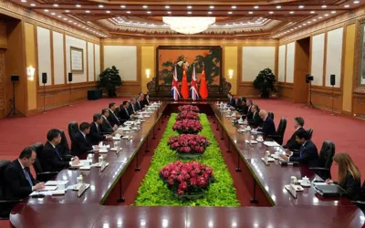 Starmer and Xi discuss tariffs, travel, and migration in Beijing meeting