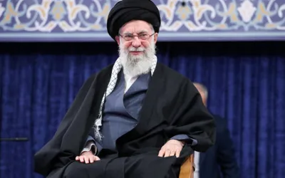 Trump open to 'token' Iran enrichment, weighs targeting Khamenei
