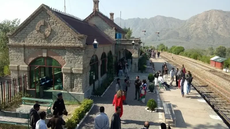 Pakistan Railways introduce modernized Safari Train