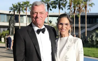 Jami Gertz stuns in rare appearance at LACMA Gala