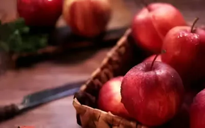 Experts say eating two apples on empty stomach good for liver health