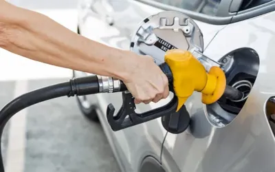 Pakistan’s petroleum sales fall 7% in April amid rising fuel prices