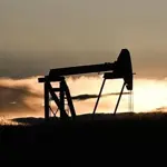 Oil prices ease as Iran–US tensions cloud Strait of Hormuz outlook