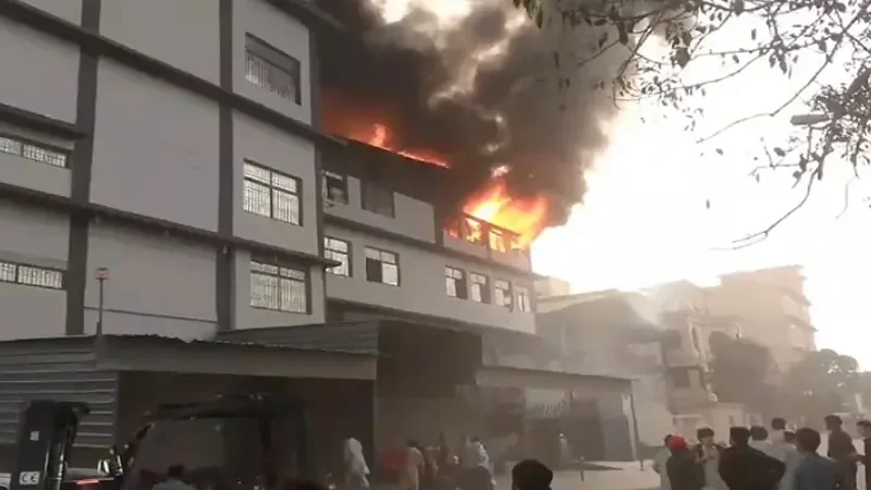 Karachi: Massive Fire Breaks Out at Factory in Landhi Export Processing Zone