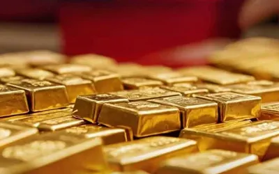 Gold becomes cheaper as prices slide across Pakistan