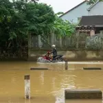 Thailand flood leaves 13 dead