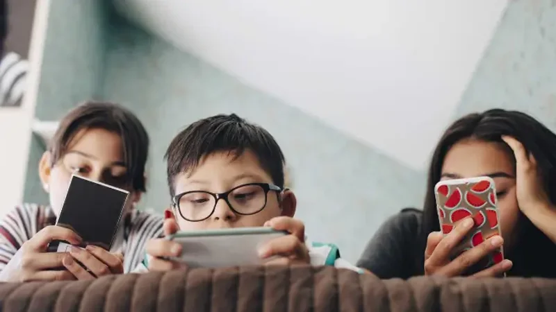 Limited screen time protects children’s mental health