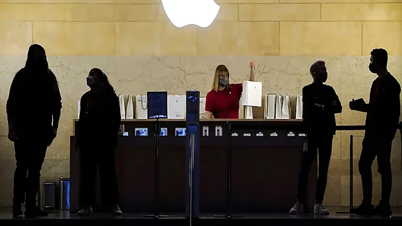 Apple cuts jobs across sales team
