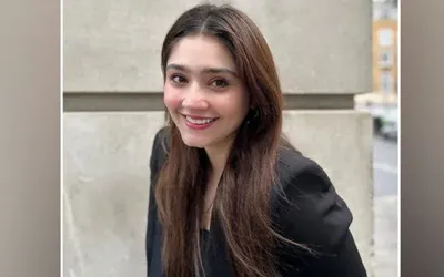 Actress Dur-e-Fishan’s artwork valued at 1 crore goes viral