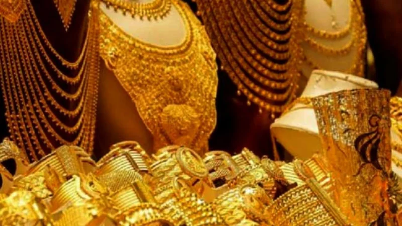 Gold price jumps by Rs. 6,000 per tola in Pakistan