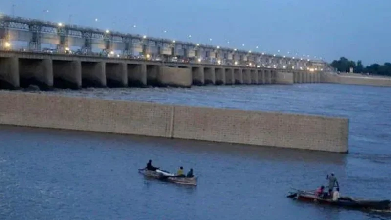 Water inflow at Kotri Barrage climbs to 376,000 cusecs