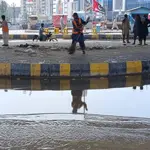 Karachi’s laborers struggles through floods despite holiday