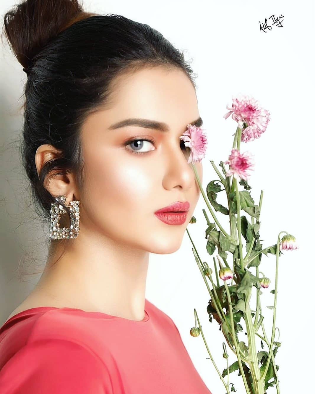 Tuba Aamir Receives Mixed Reactions On New Photos