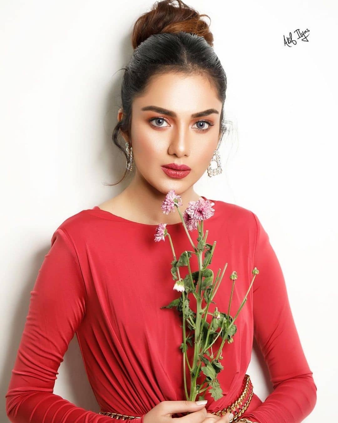 Tuba Aamir Receives Mixed Reactions On New Photos