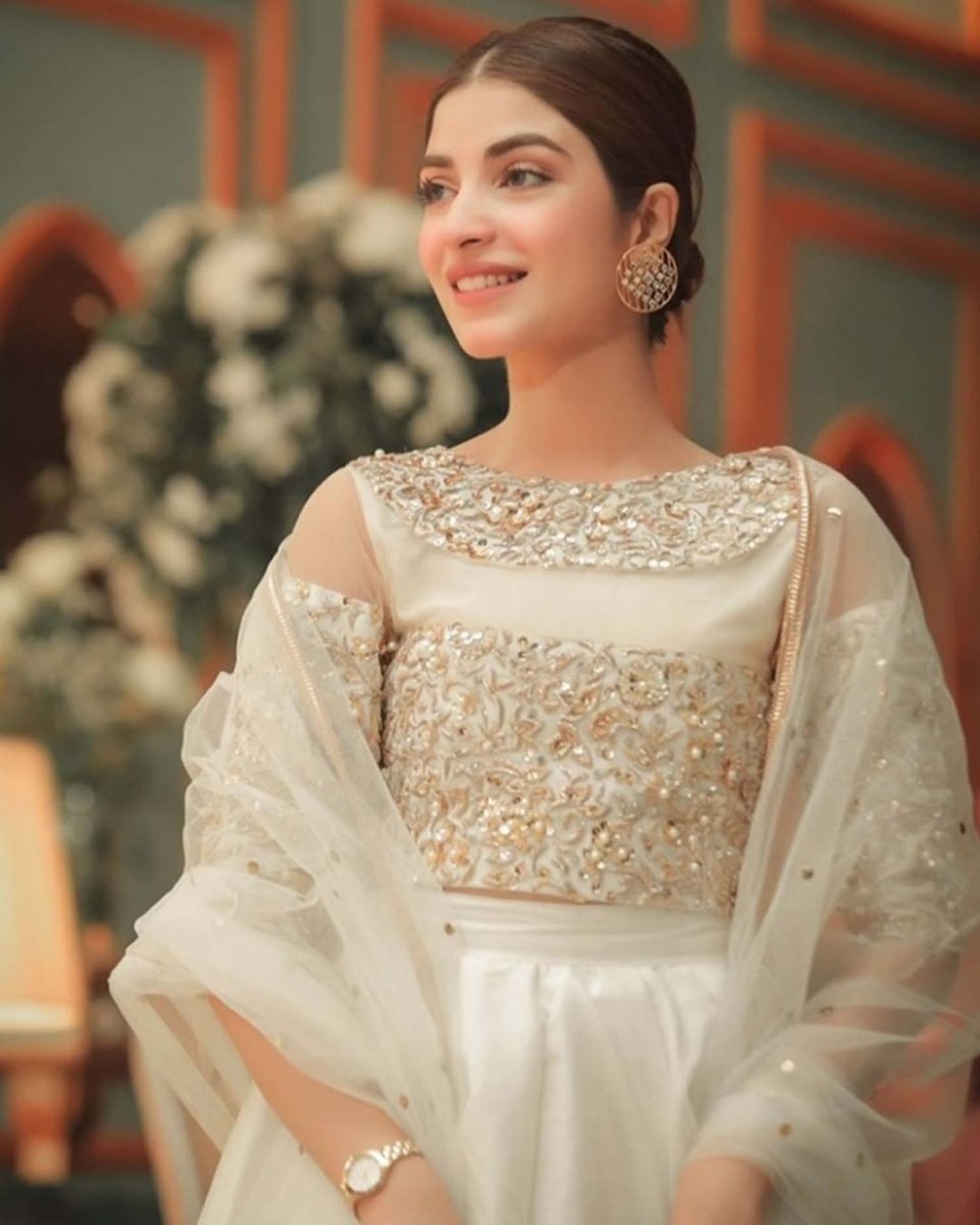 kinza hashmi mohlat drama dresses