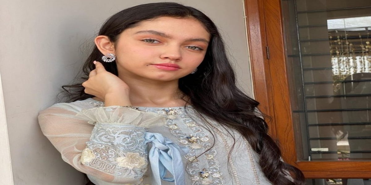 New Actress Aina Asif is schooled by her followers for her new shoot ...