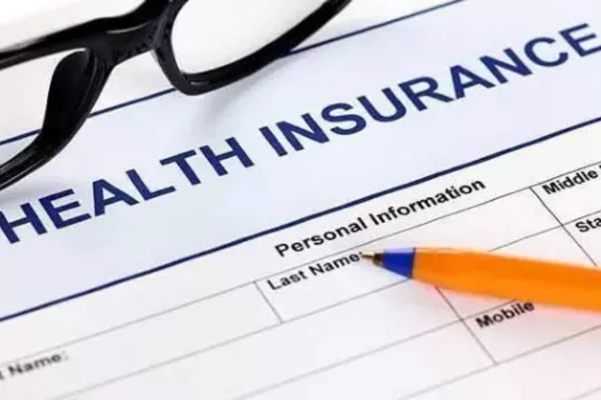 The new health insurance policy is a prerequisite for issuing or renewing residency permits for its employees