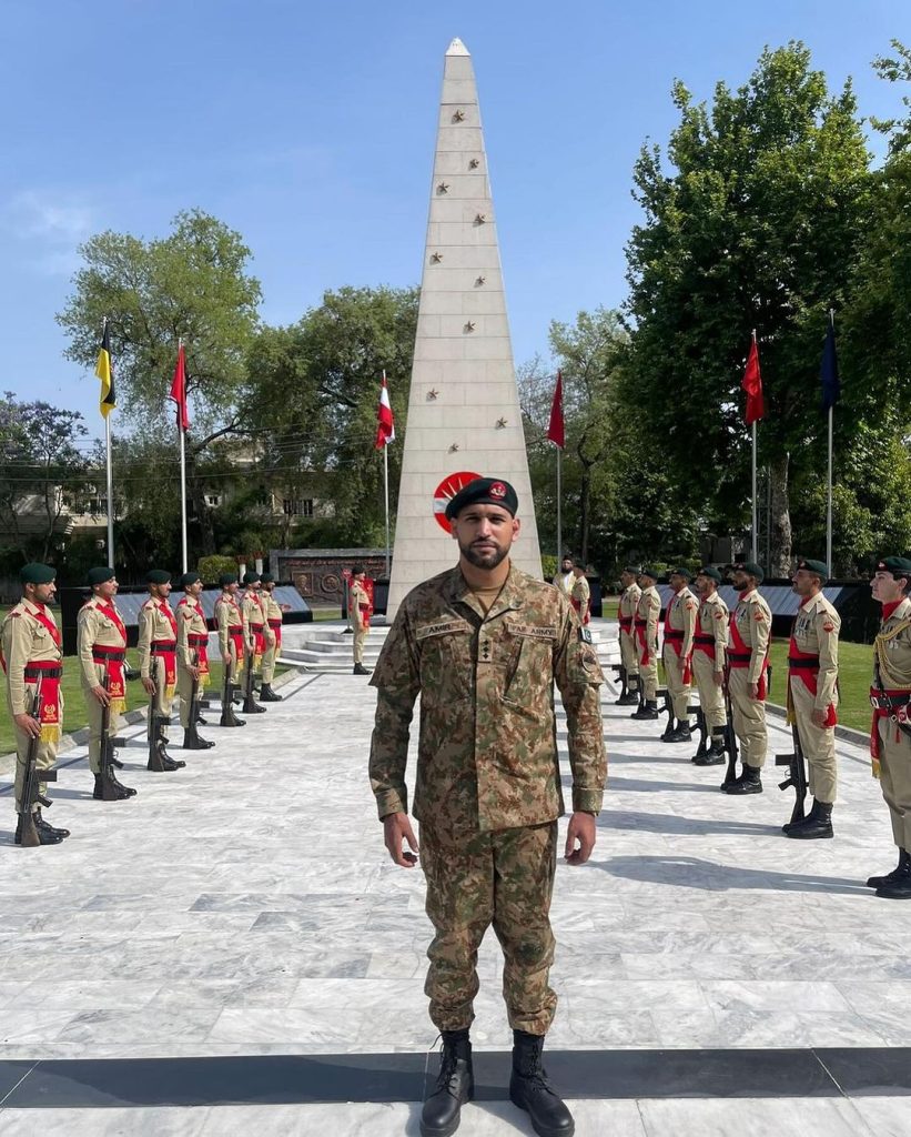 Amir Khan Receives Honorary Rank from Pakistan Army